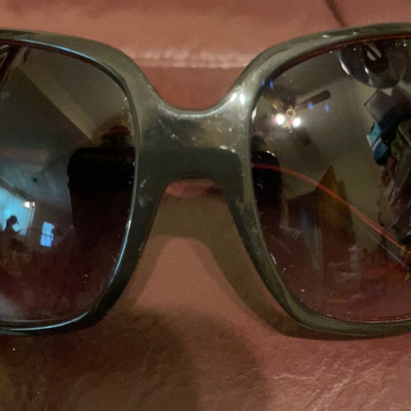 Black BCBG Max Azria sunglasses w/ red accents - Picture 16 of 16